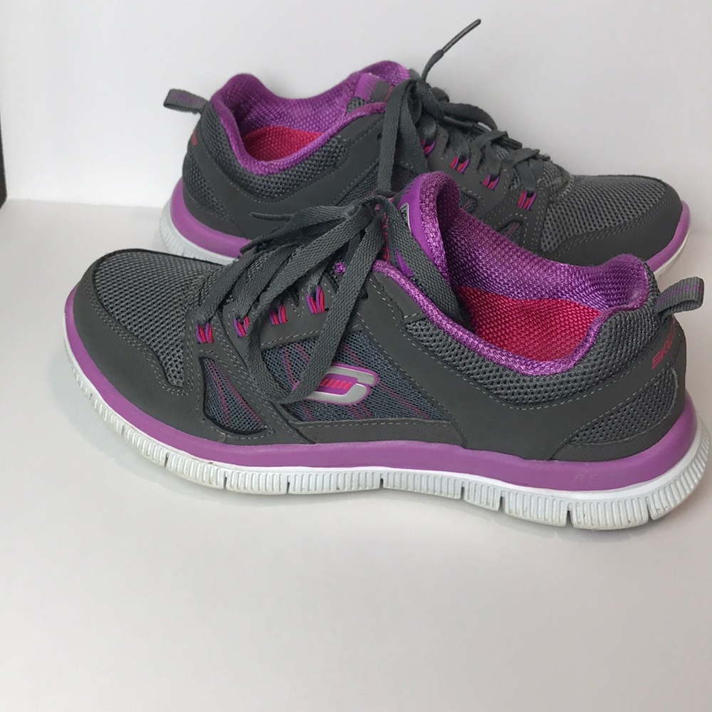 Lightweight Skechers gray with purple sz6.5